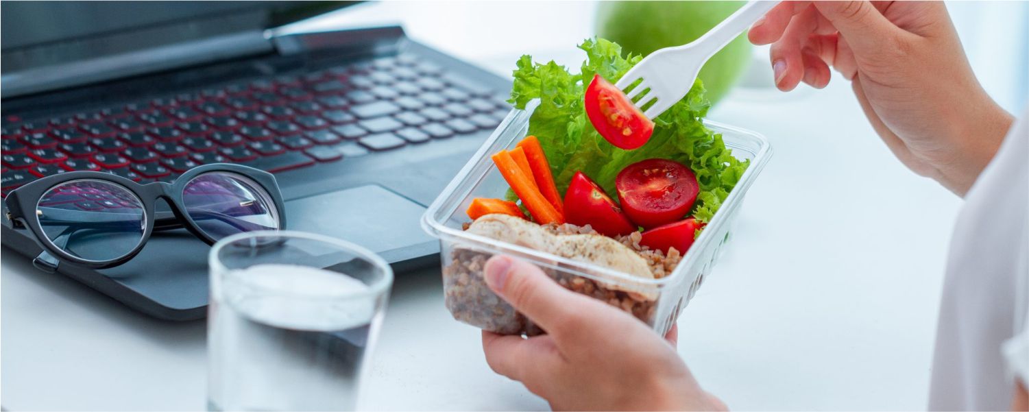 ¿Cómo mantener una dieta balanceada en el trabajo?