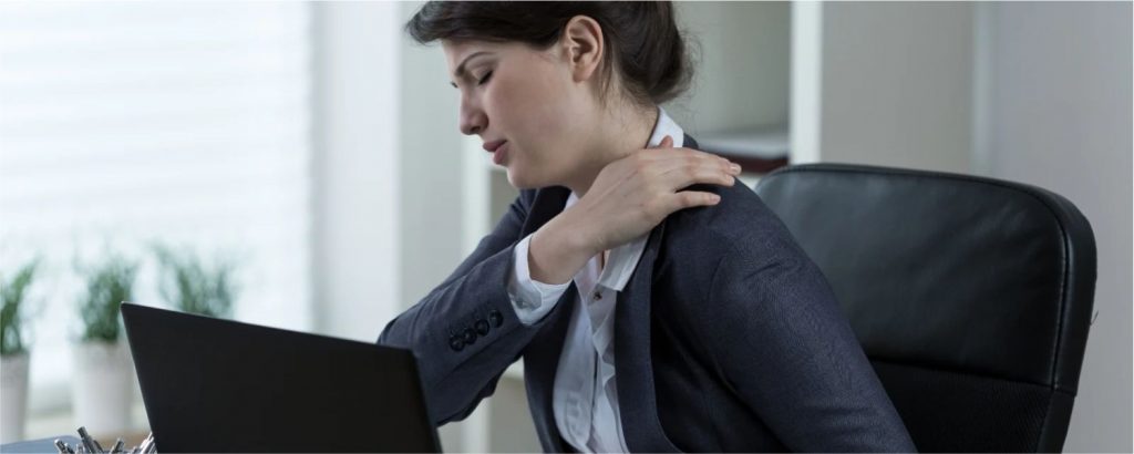 Cómo mejorar la postura en el trabajo para evitar lesiones
